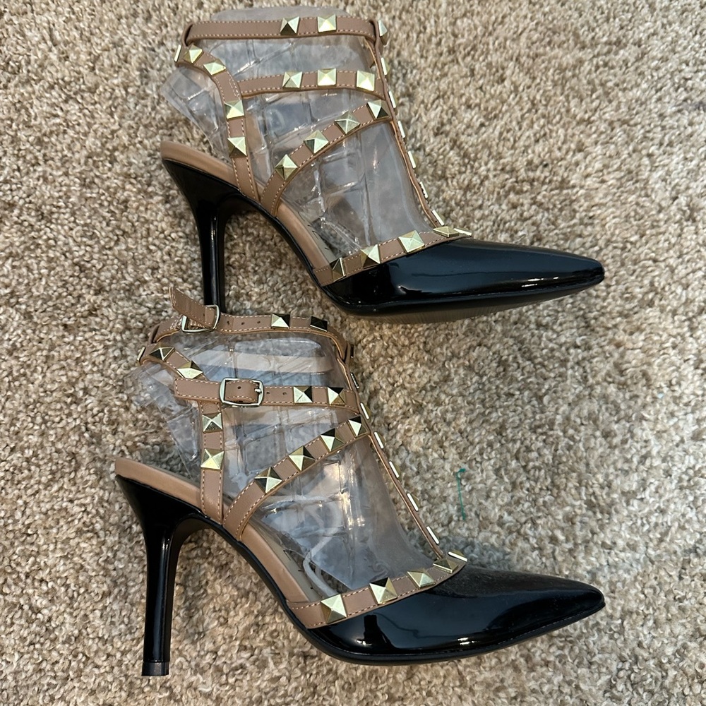 Sole Society Tiia Women's 5.5 Studded T-strap Ankle Pump Black Patent Nude Gold